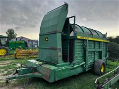 John Deere 200 Hay Stacker Wagon 