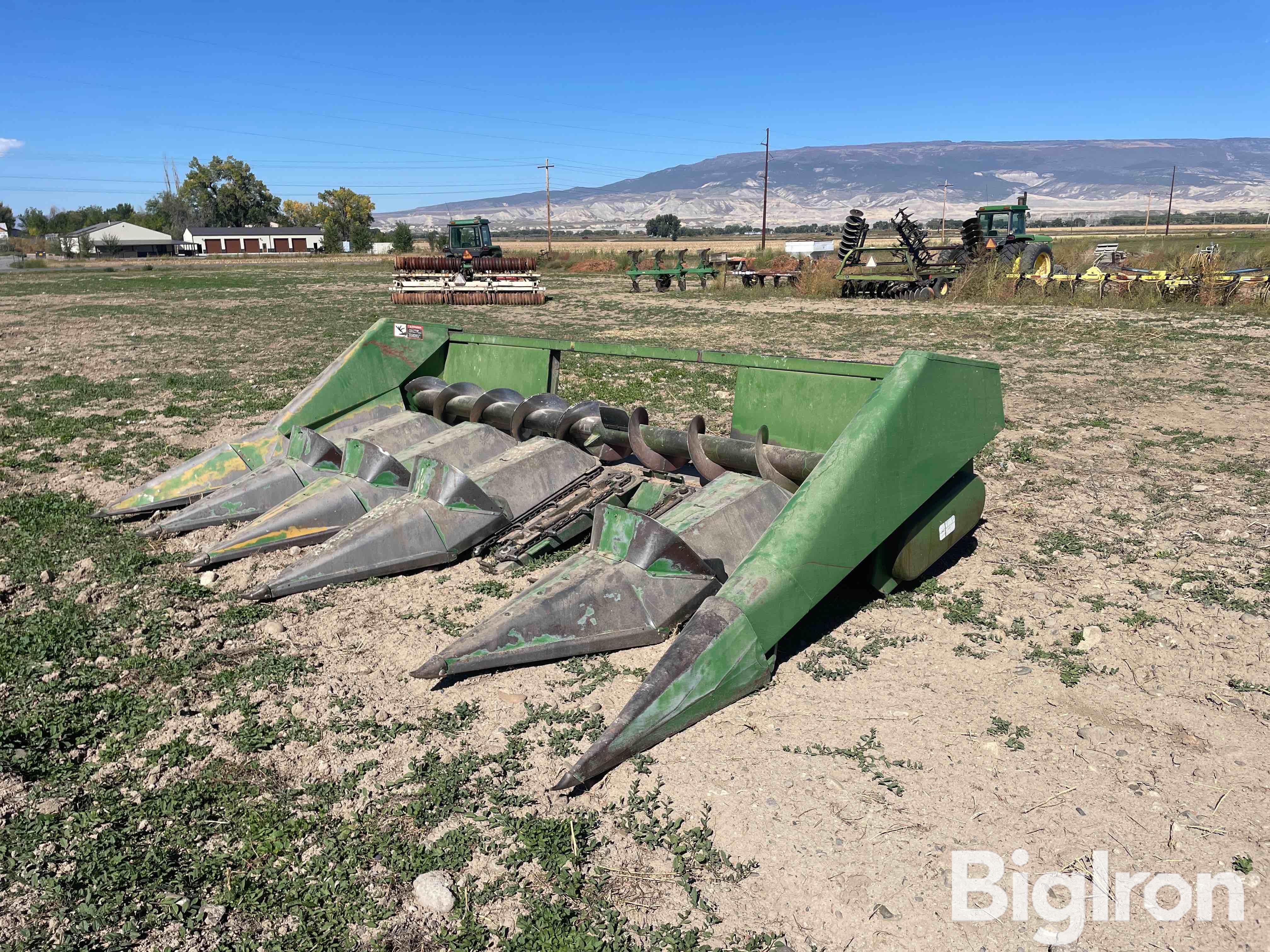 John Deere 643 Corn Header 