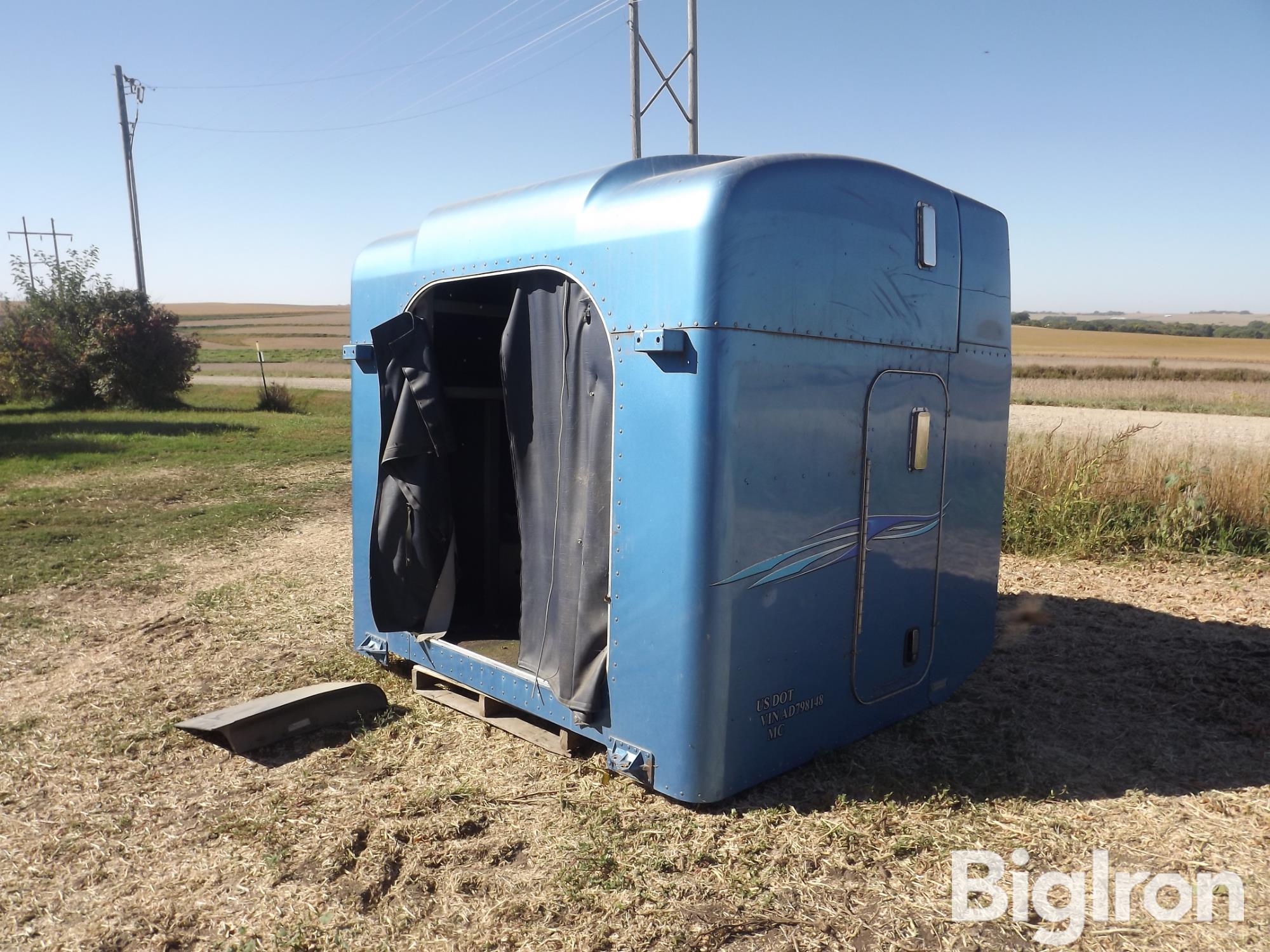 Peterbilt Unibilt Sleeper 