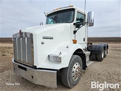 2009 Kenworth T800 T/A Day Cab Truck Tractor 