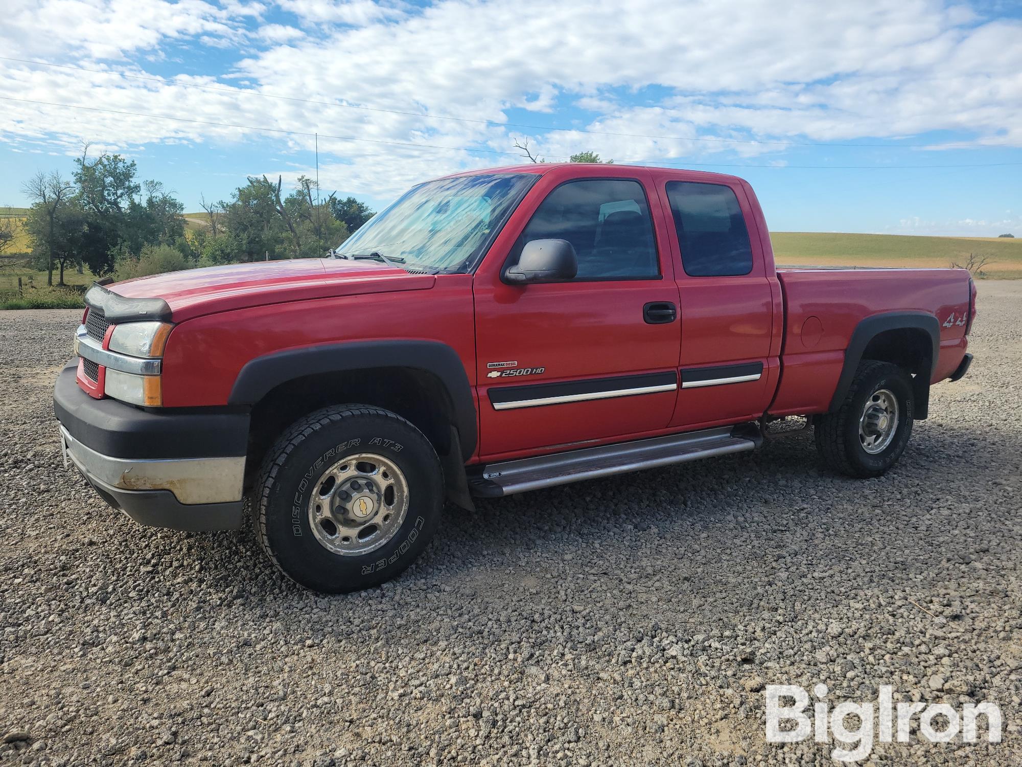 2004 Chevrolet Silverado 2500 HD 4x4 Extended Cab Pickup 