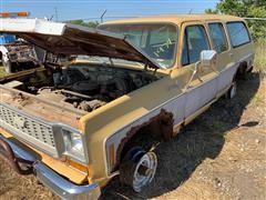 1974 Chevrolet Suburban 2WD 4DR 