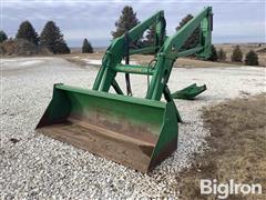 John Deere 725 Loader 