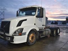 2004 Volvo VNL64T300 T/A Truck Tractor 