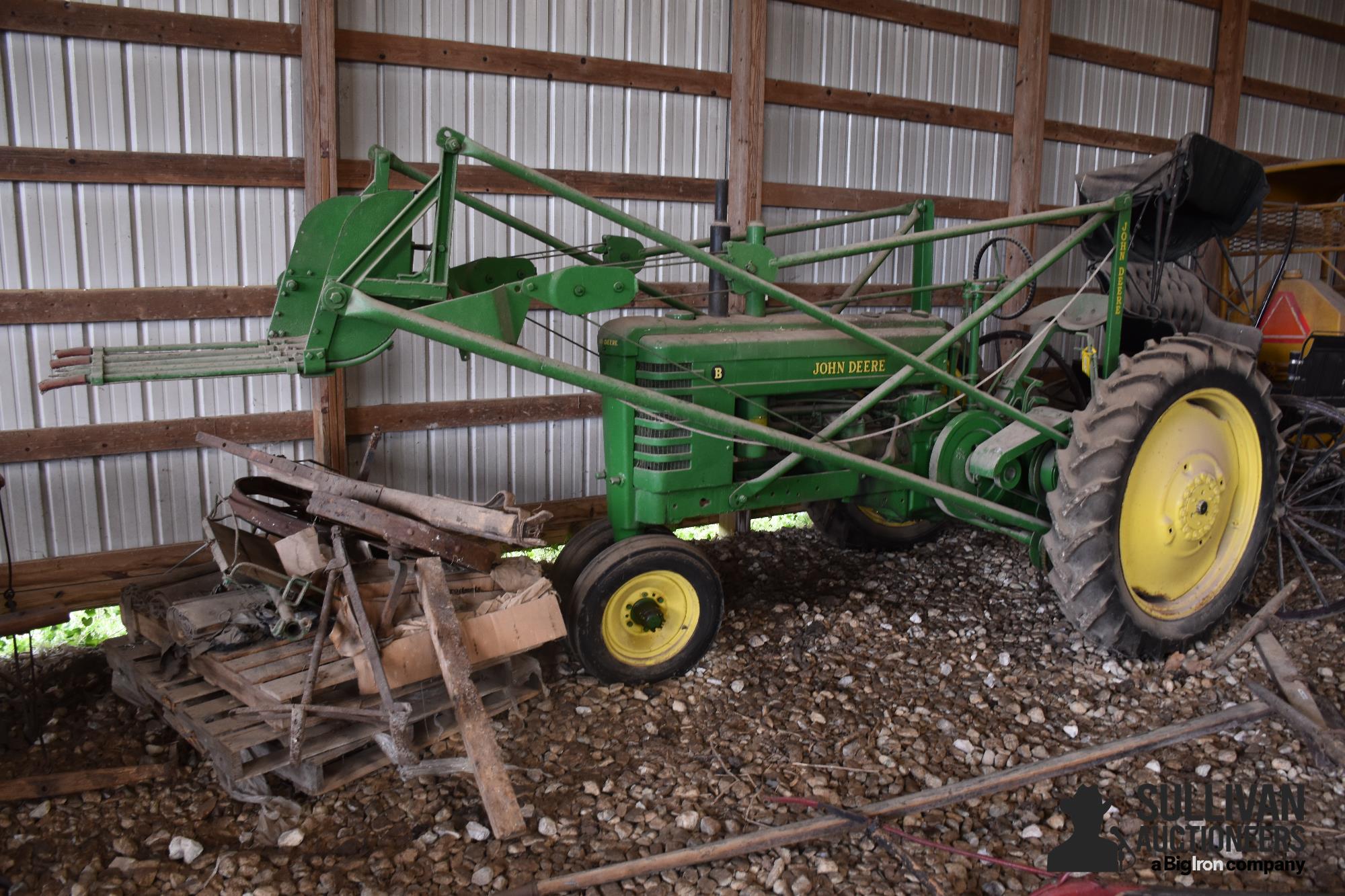 John Deere B 2WD Tractor W/Loader 