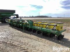 John Deere 1720 16R30” Planter 