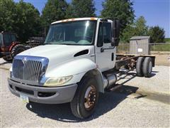 2009 International 4300 S/A Cab & Chassis 