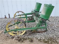 items/9f6c150b388eec11b8210003fff90f6a/johndeere2rowplanter-8_6e84b1ff5cef42d69437edecf6005d43.jpg