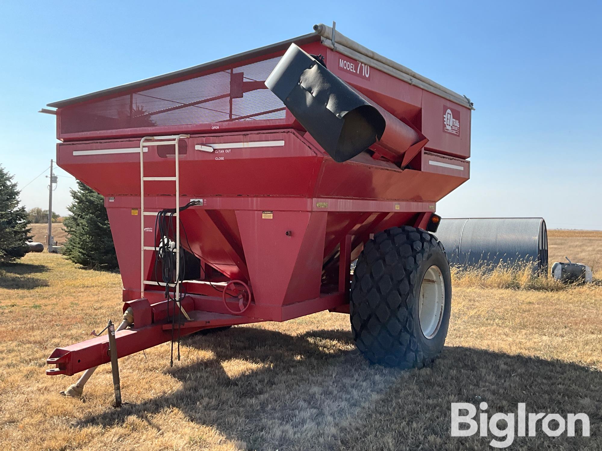 E-Z Trail 710 Grain Cart 