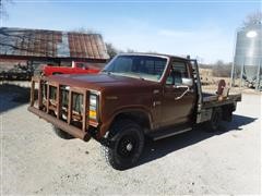 1986 Ford F250 4x4 Flatbed Pickup W/DewEze 275 Bale Bed 