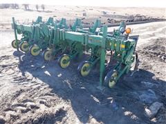 John Deere 886 6R30" Row Crop Cultivator 