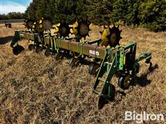 John Deere 825 6R30" Row Crop Cultivator 