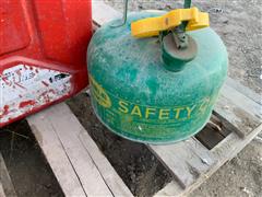 items/a15a17482a9ced119ac40003fff922e3/eaglesafetygascan10metalgascans_4372073d93d04ac7b72022977a84c248.jpg