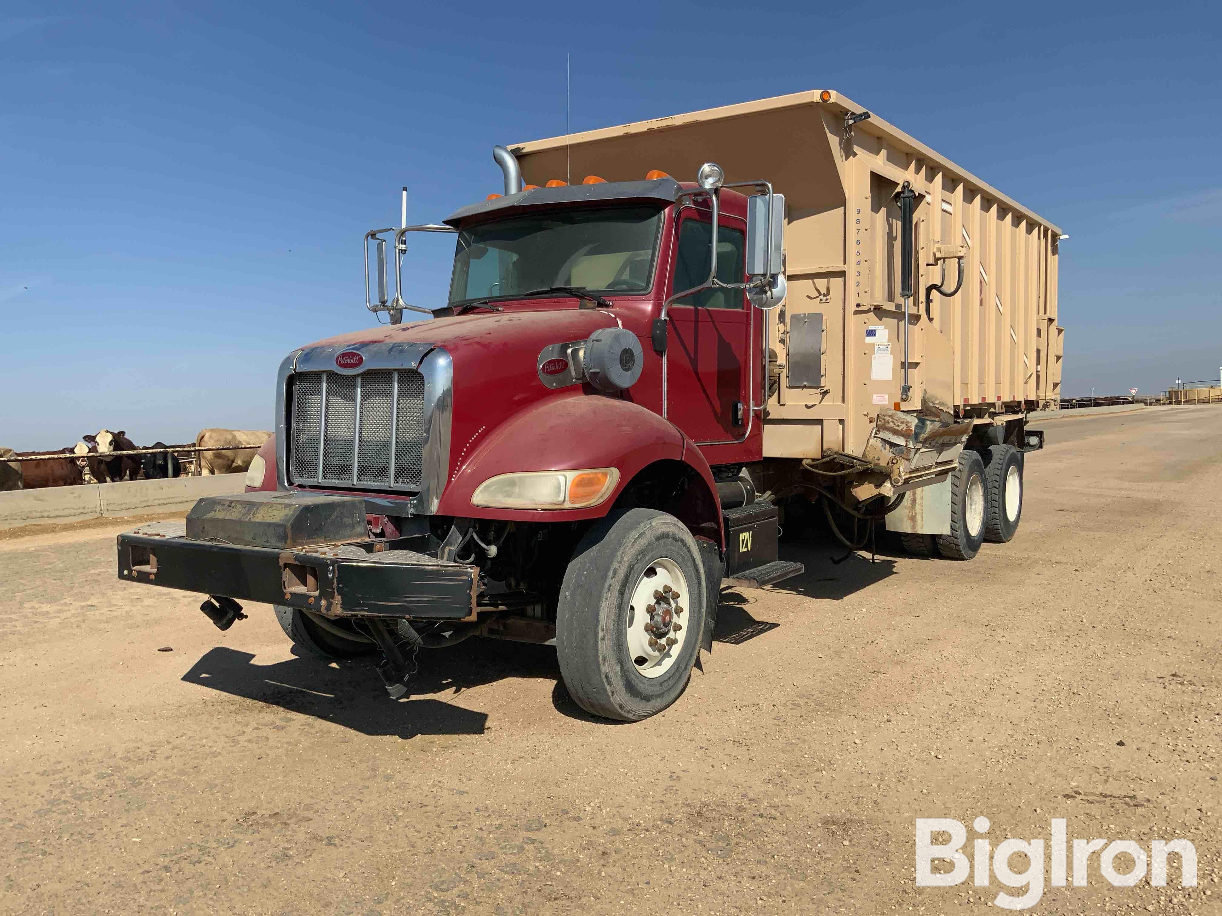 2015 Peterbilt 348 T/A Feed Truck 