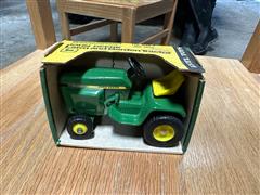 Ertl John Deere Lawn & Garden Tractor Toy 