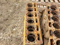 items/a2061441a1d8ed11a81c6045bd4bc5ad/caterpillard33-3engineblocks_984dee490a124bdba3160ab970e6d3aa.jpg