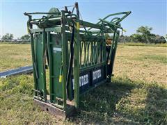 Powder River Self Catch Manual Squeeze Chute 