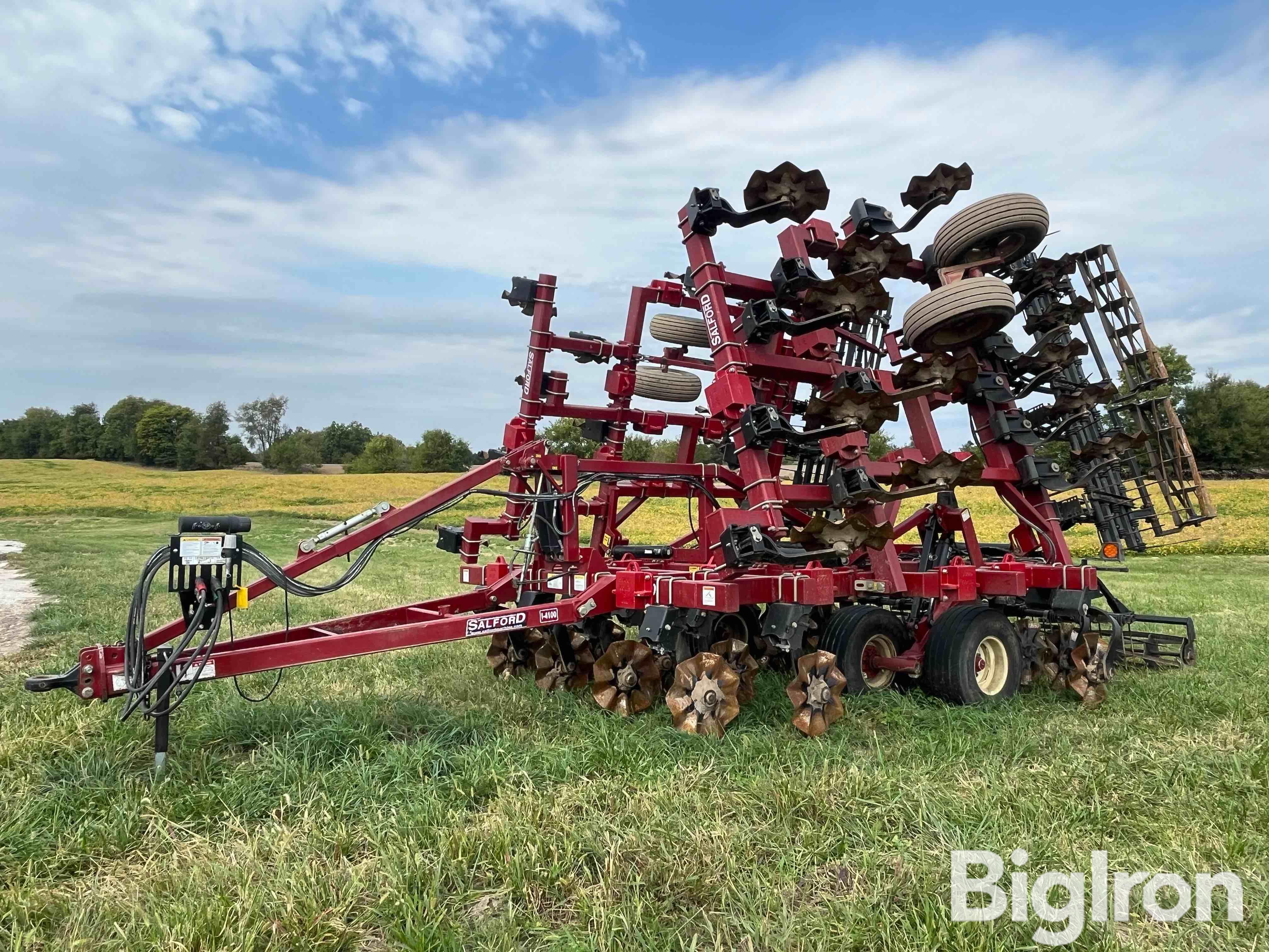 Salford I-4131 31' Vertical Tillage Tool 