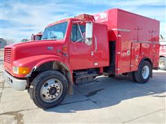 2000 International 4700 S/A Extended Cab Enclosed Service Truck 