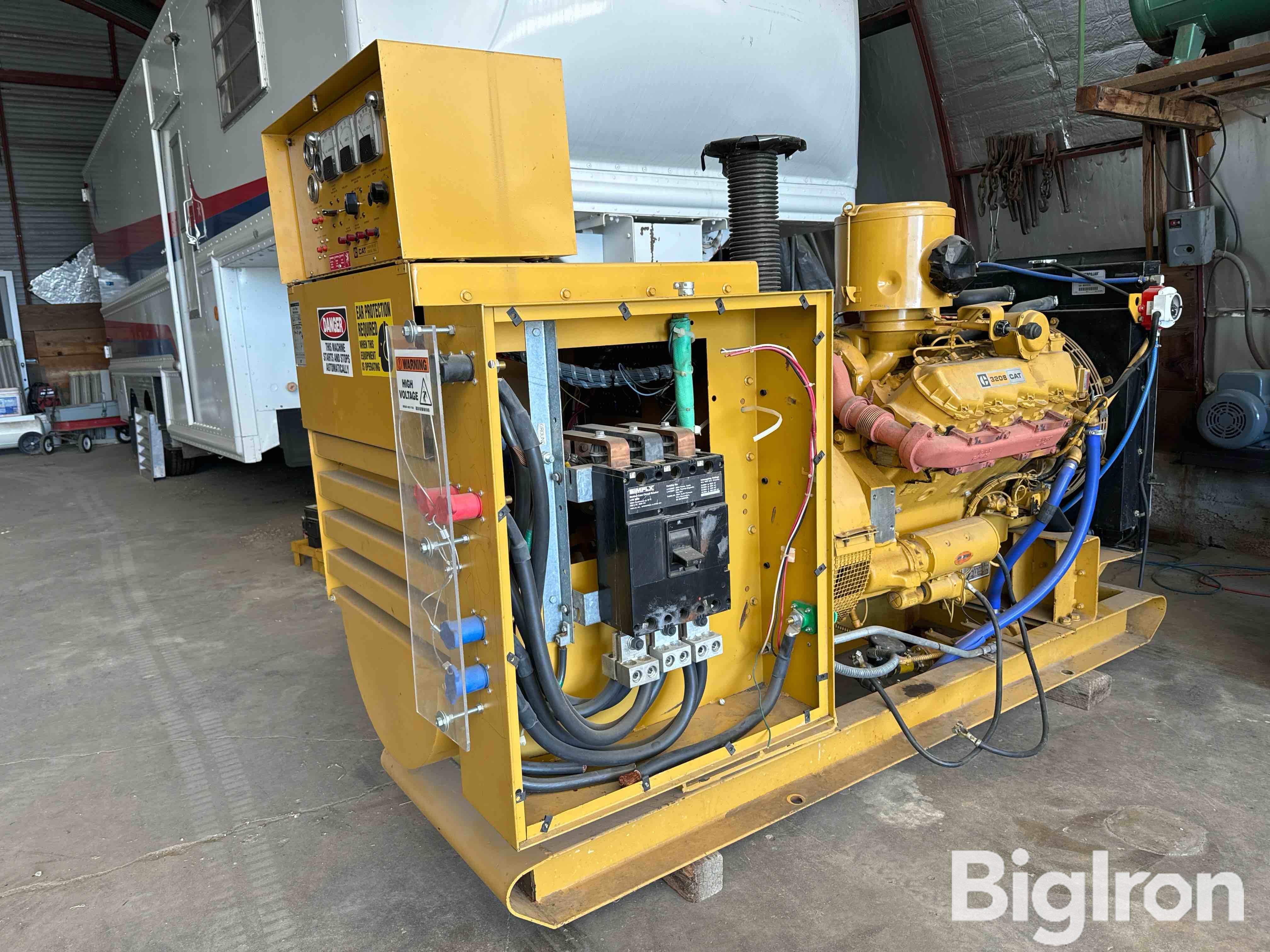 Caterpillar 3208 SR-4 154KW 3-Ph Generator Set W/ Transfer Switch & Accessories 