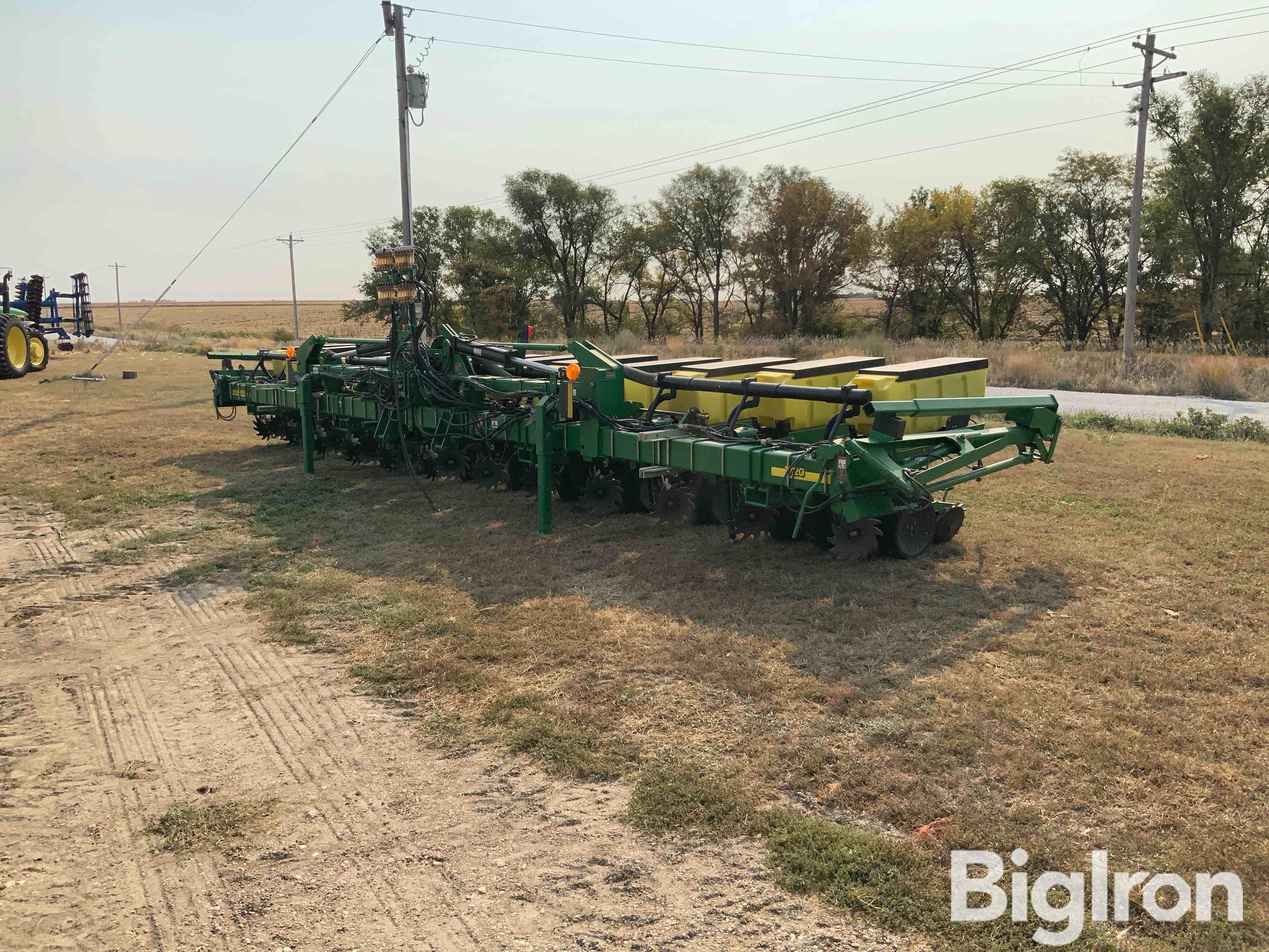 John Deere 1720 MaxEmerge Plus 12 Row Planter 