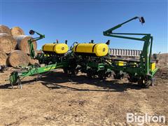 2011 John Deere 1760 MaxEmerge XP 12R30" Planter 