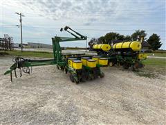 2001 John Deere 1770 MaxEmerge Plus 12R30" Planter 