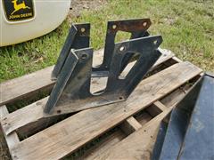 items/a671dd0a1cf5ed11a81c6045bd4ccc74/johndeereliquidfertilizertanksbrackets_21f51a69f35249d7b39c1ad06cac295a.jpg