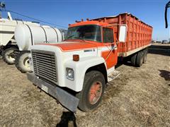 1976 International Harvester Loadstar 1700 T/A Grain Truck 