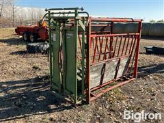 Powder River Squeeze Chute 