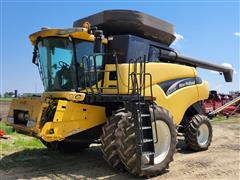 2006 New Holland CR960 2WD Combine 