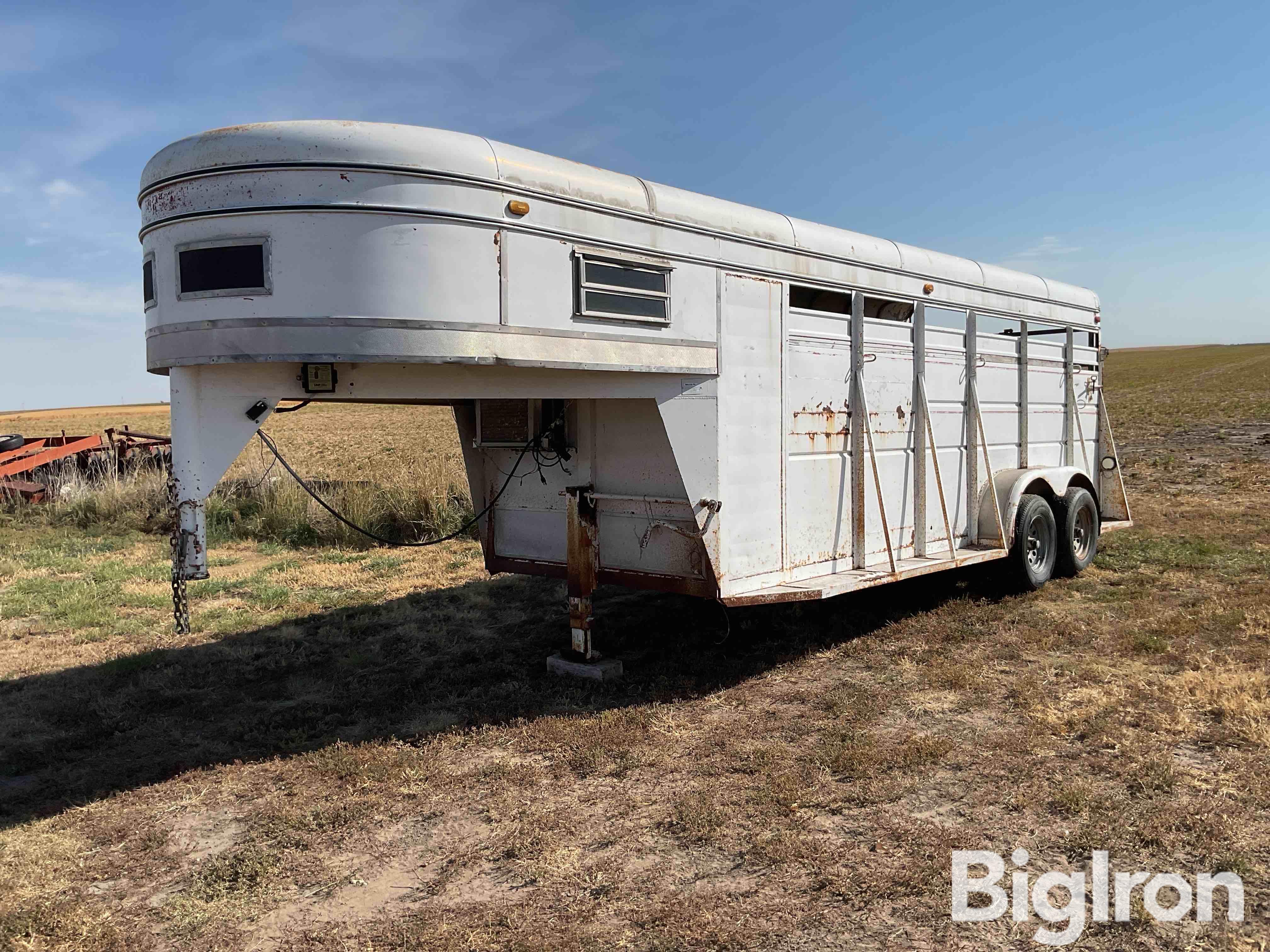 1988 Show-Me T/A Gooseneck Horse Trailer 