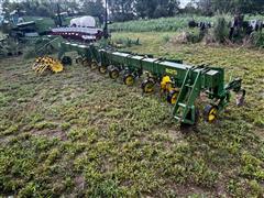 John Deere 825 Cultivator 