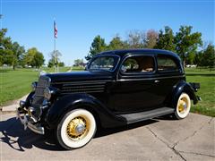 1935 Ford 2-Door Sedan 