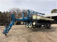 Kinze 2700 24R20” Planter 