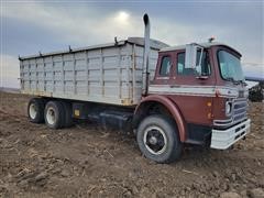 1979 International Cargostar CC1850B T/A Grain Truck 