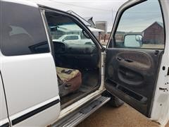 items/aaf27f802790eb1189ee00155d42e7e6/2000dodgeram2500heavyduty4door4wheeldrivepickuptruck_30e8a784e75a4d408fab145d112ac5fe.jpg