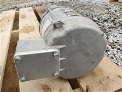 items/ab1de4ff42a2eb1189ee00155d42e7e6/valmontcenterpivotirrigationgearmotor_74839fee632342db9bf05fa1f969180f.jpg