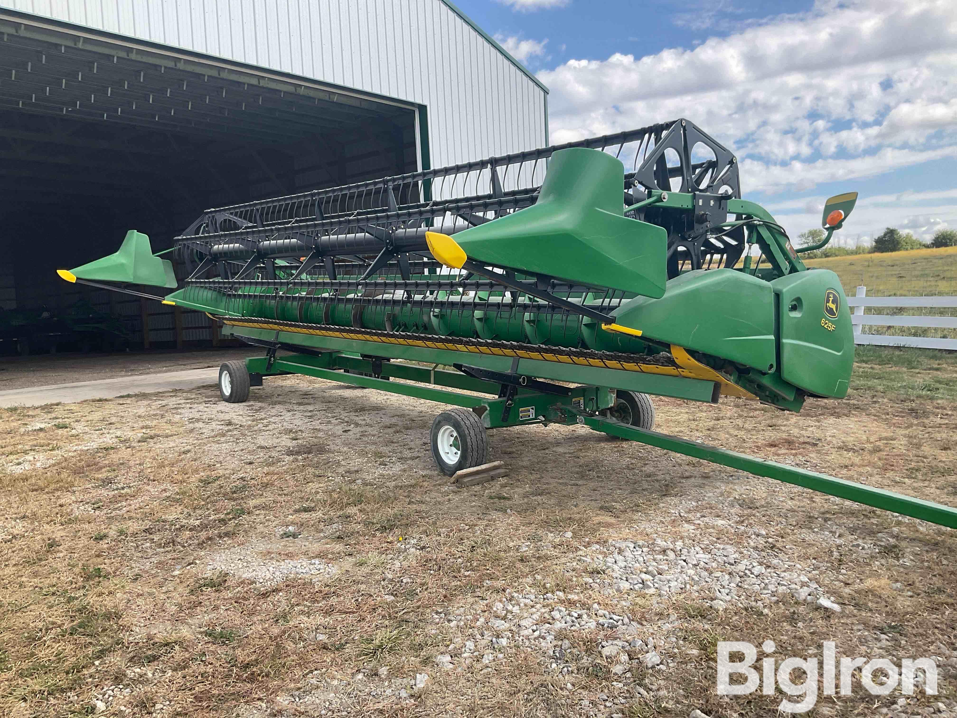 2010 John Deere 625F Hydraflex Platform Header W/cart 