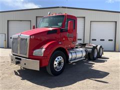 2018 Kenworth T880 T/A Day Cab Truck Tractor 