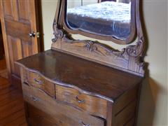 Oak 4 Drawer Dresser W/Mirror 