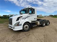2004 Volvo VNL Day Cab Truck Tractor 