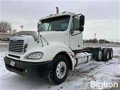 2004 Freightliner Columbia 120 Tri/A Cab & Chassis 