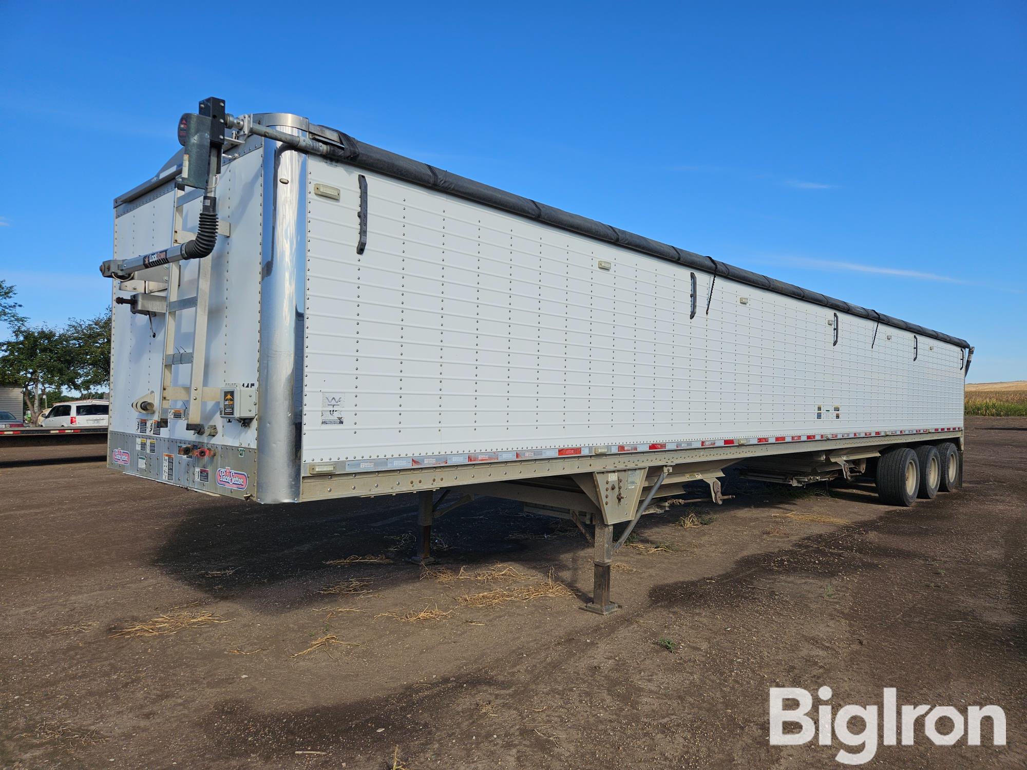 2012 Wilson DWH-550 PaceSetter Tri/A Grain Trailer 