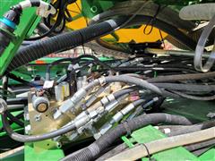 items/b05eb11ee7f2ed11a81c6045bd4a4245/2021johndeere1775ntplanter_386e245ce48d4c51a4869a73384ea287.jpg