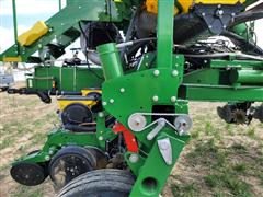 items/b05eb11ee7f2ed11a81c6045bd4a4245/2021johndeere1775ntplanter_bc5342207d58429cbd1d8504a9f89f47.jpg