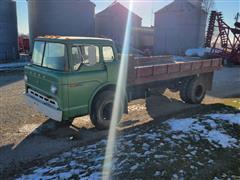 1972 Ford C700 S/A Flatbed Truck 