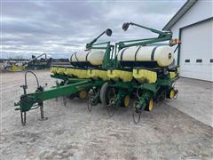 1996 John Deere 1760 MaxEmerge 2 12R30" Flex Planter 