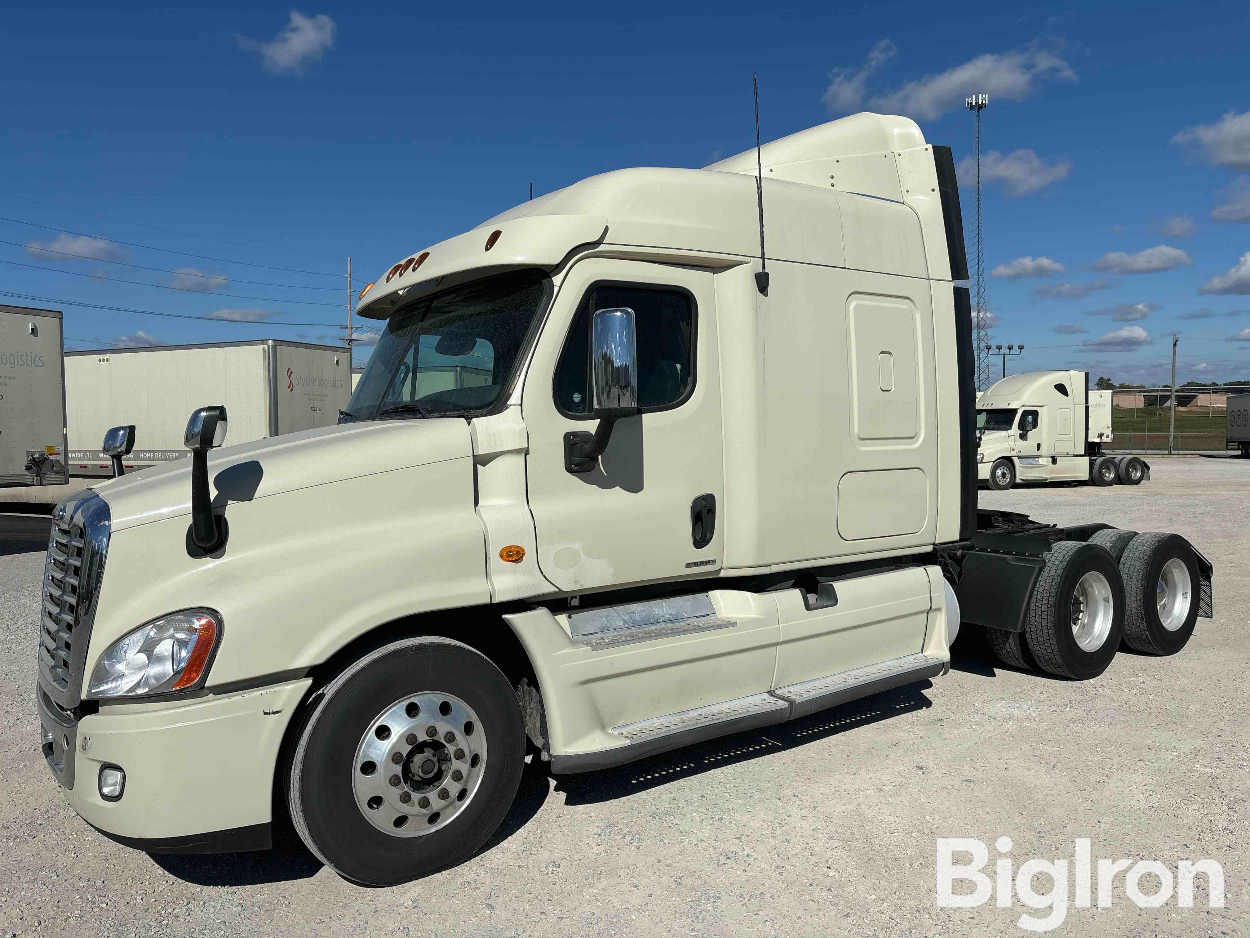 2012 Freightliner Cascadia 125 T/A Sleeper Truck Tractor 