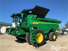 2022 John Deere X9 1100 4WD Combine 